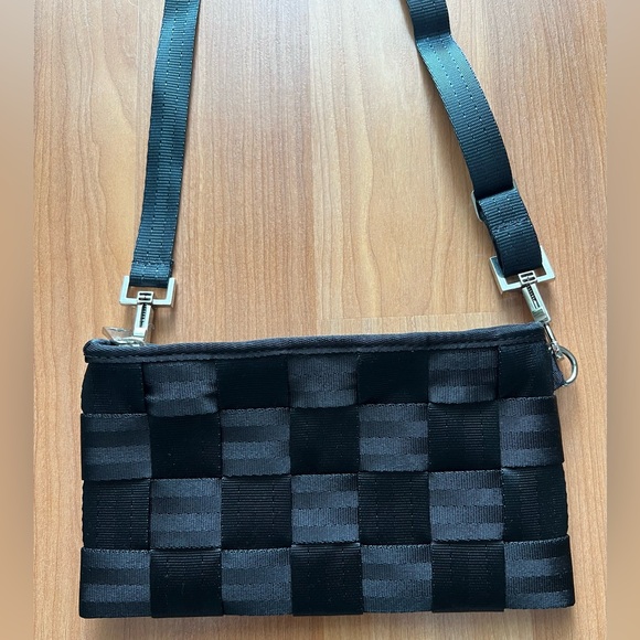 Harveys Seatbelt Black Woven Crossbody Bag Adjustable Strap